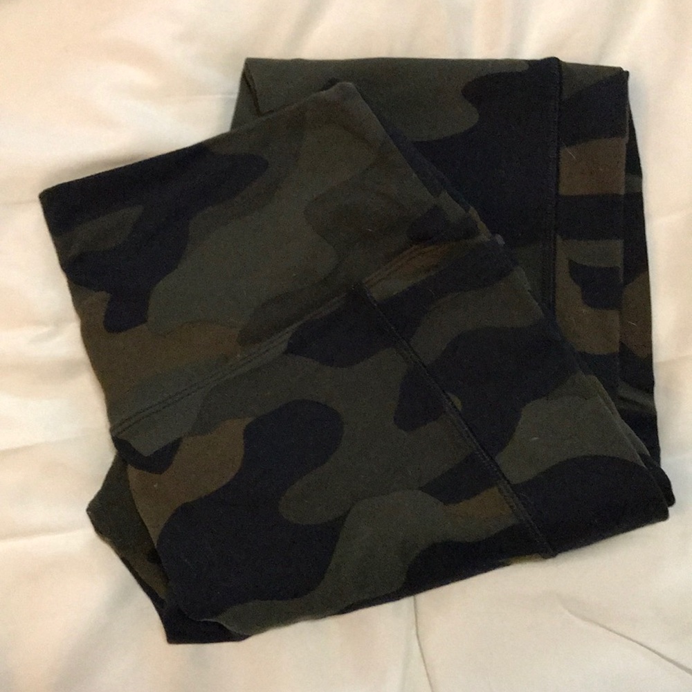 Medium camo leggings